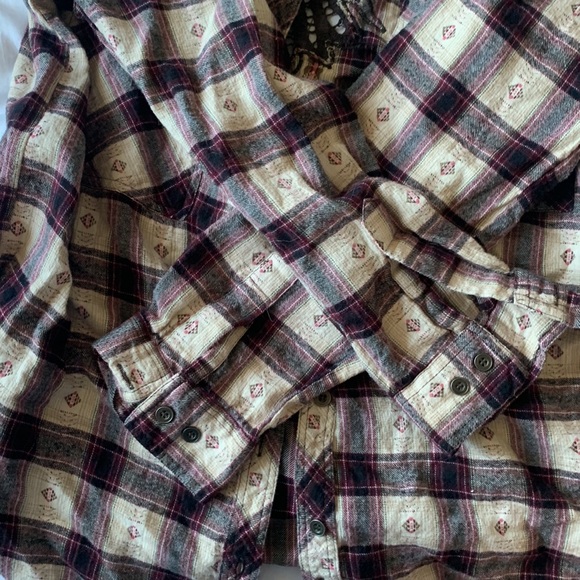 Angie’s flannel with unique grey lace/crochet back - Picture 4 of 4